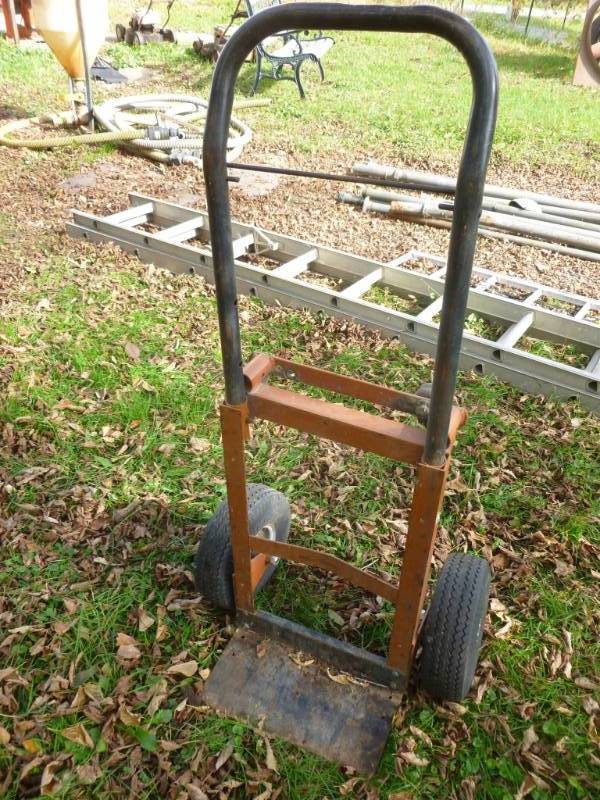 lot 19 image: Utility Cart