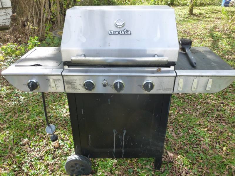 lot 23 image: Gas Grill