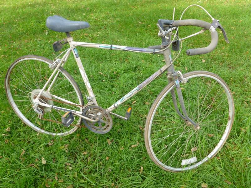lot 32 image: Bike