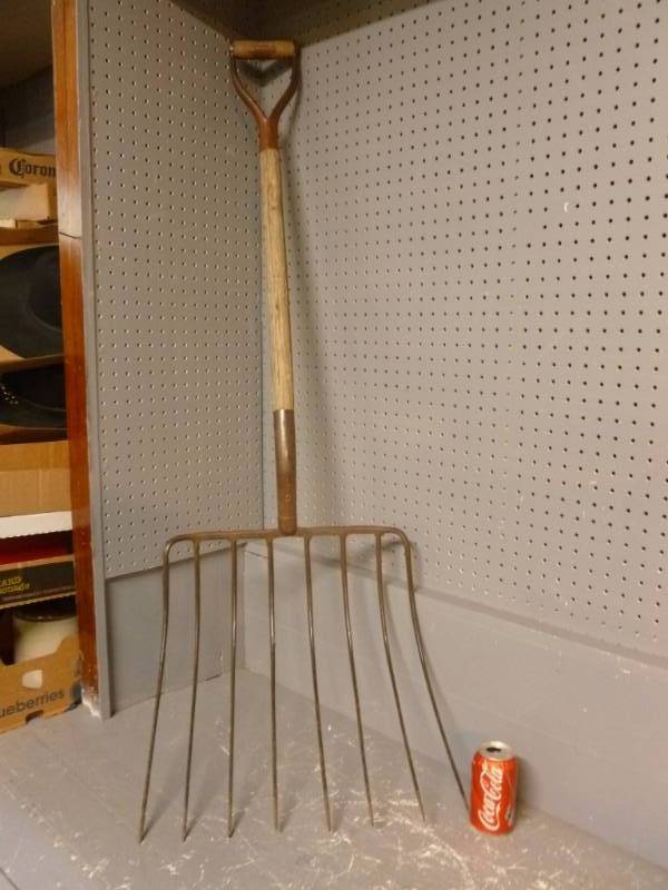 lot 40 image: Vintage Silage Fork