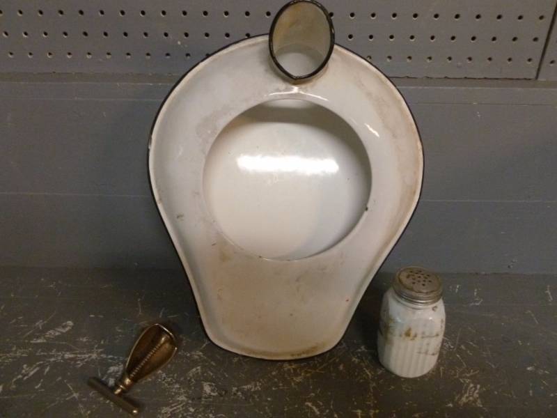 lot 48 image: Vintage Items