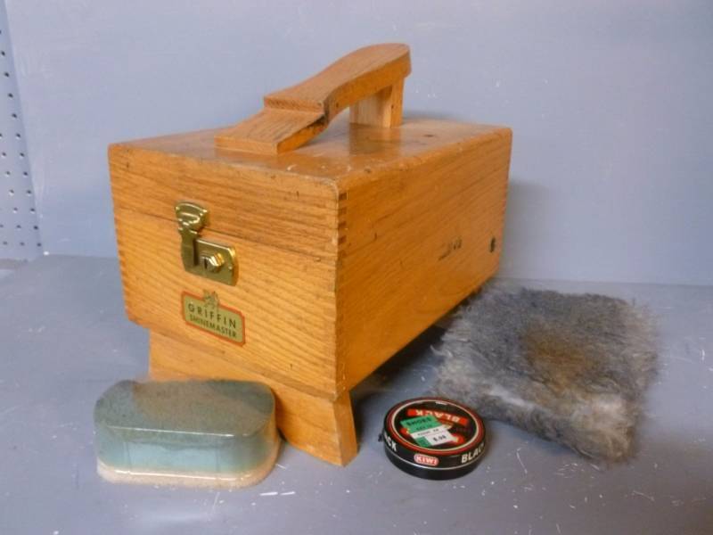 lot 52 image: Vintage Shoe Shine Kit