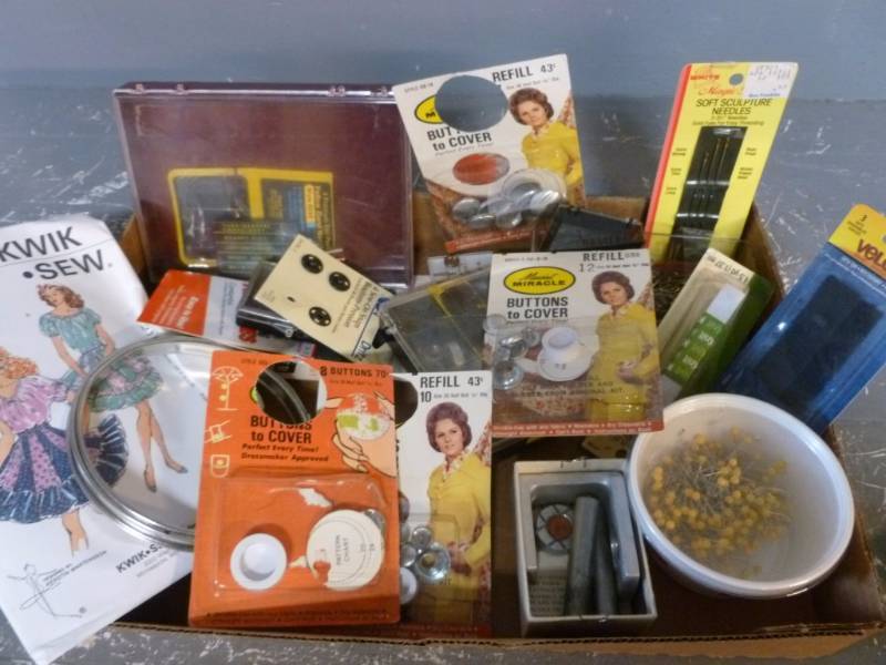 lot 75 image: Sewing Items