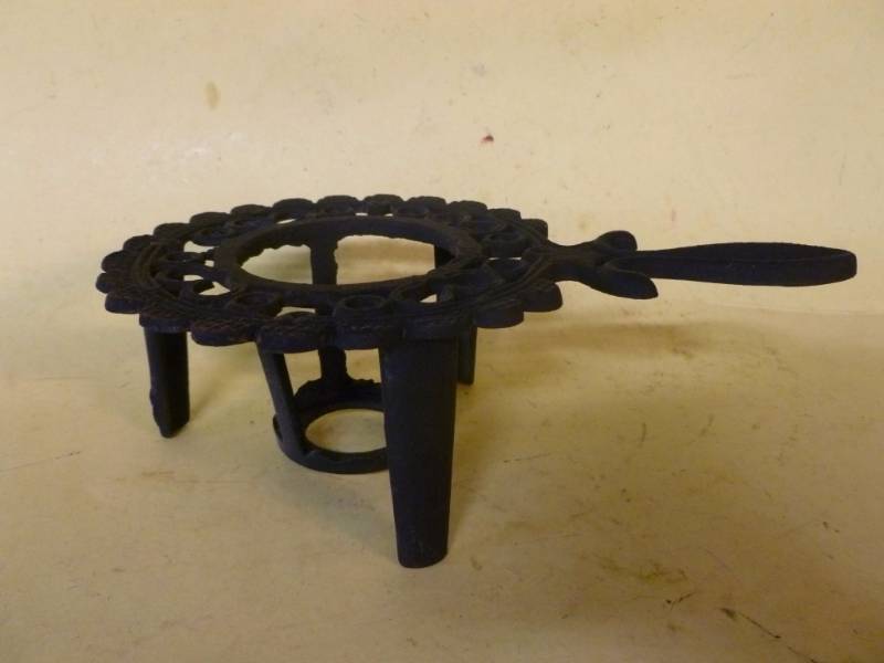 lot 81 image: Cast Iron Trivet