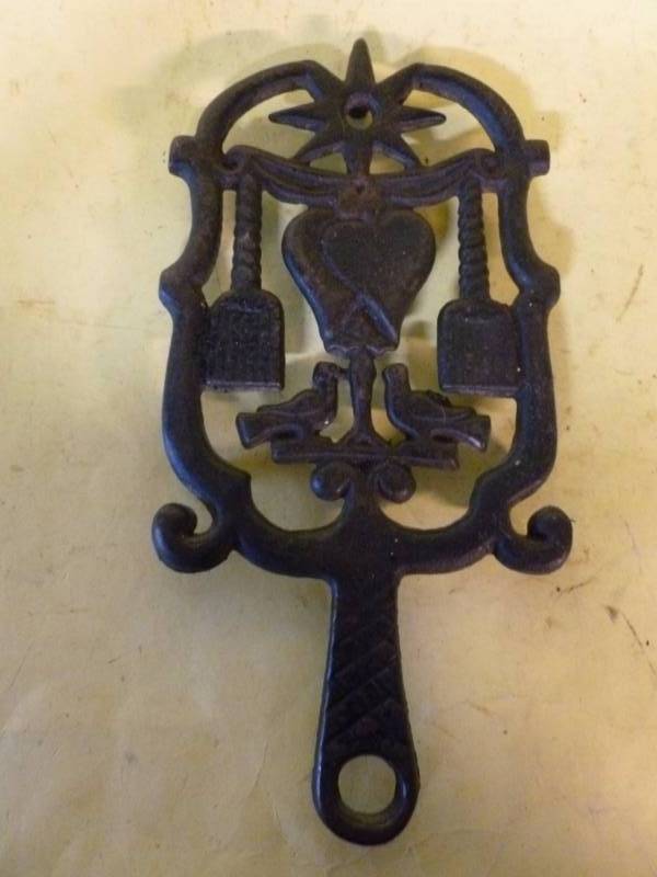 lot 83 image: Vintage Cast Iron Trivet