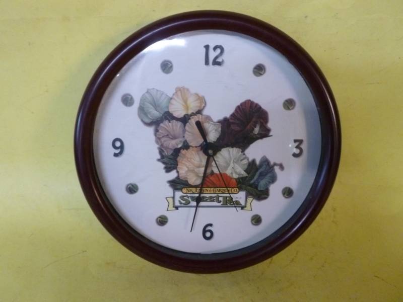 lot 89 image: Clock