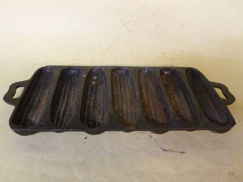 lot 98 image: Cast Iron Corn Bread Pan