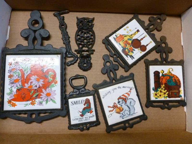 lot 100 image: Cast Iron Trivet