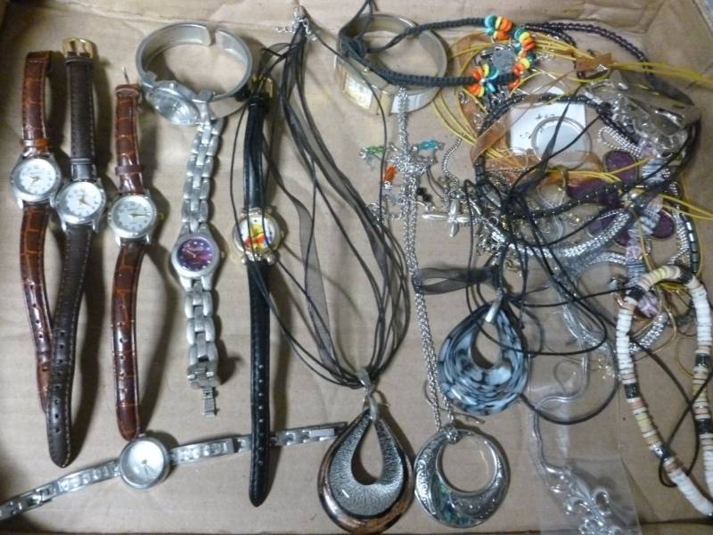 lot 111 image: Watches