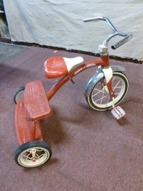 lot 130 image: Radio Flyer Trike