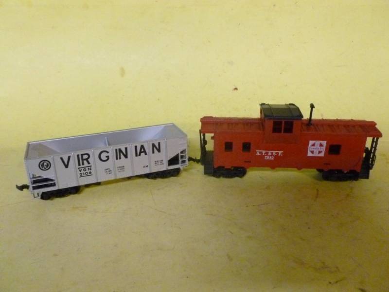 lot 145 image: HO Scale Train Cars
