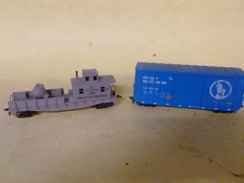 lot 146 image: HO Scale Train Cars