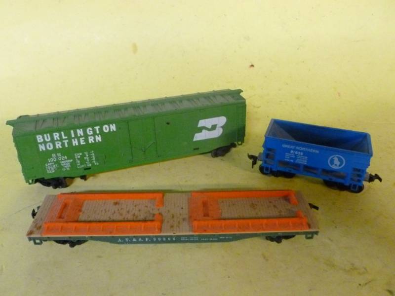 lot 147 image: HO Scale Train Cars