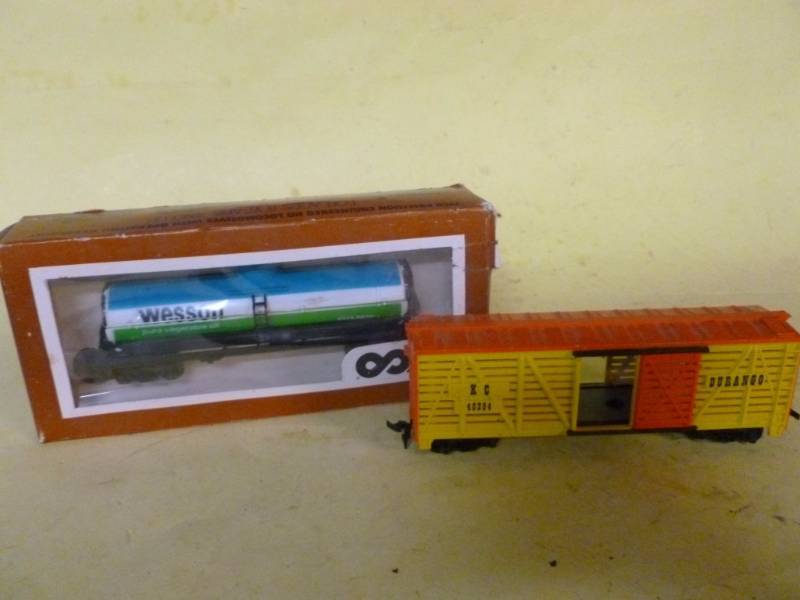 lot 149 image: HO Scale Train Cars