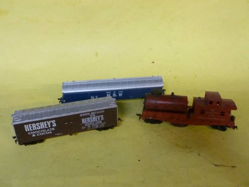 lot 150 image: HO Scale Train Cars