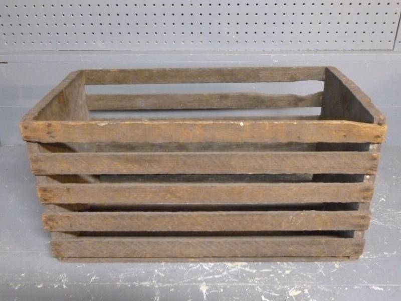 lot 157 image: Vintage Wooden Crate