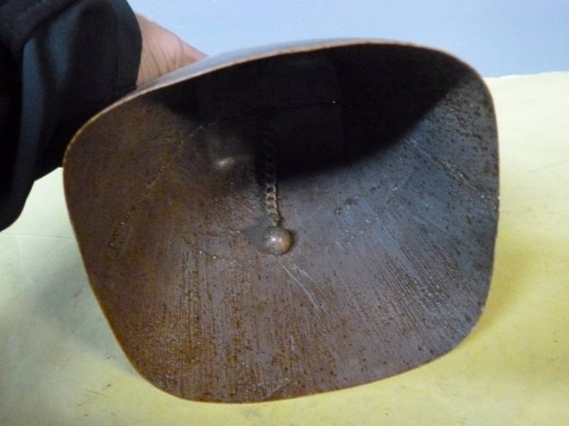 lot 185 image: Bell Decoration