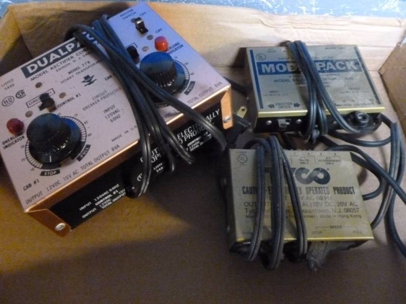 lot 189 image: HO Scale Power Packs