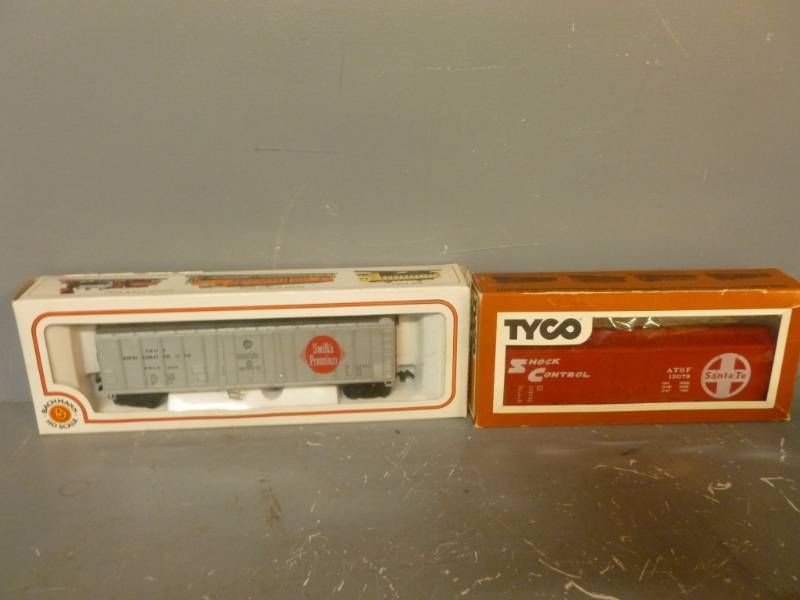 lot 193 image: HO Scale Train Cars