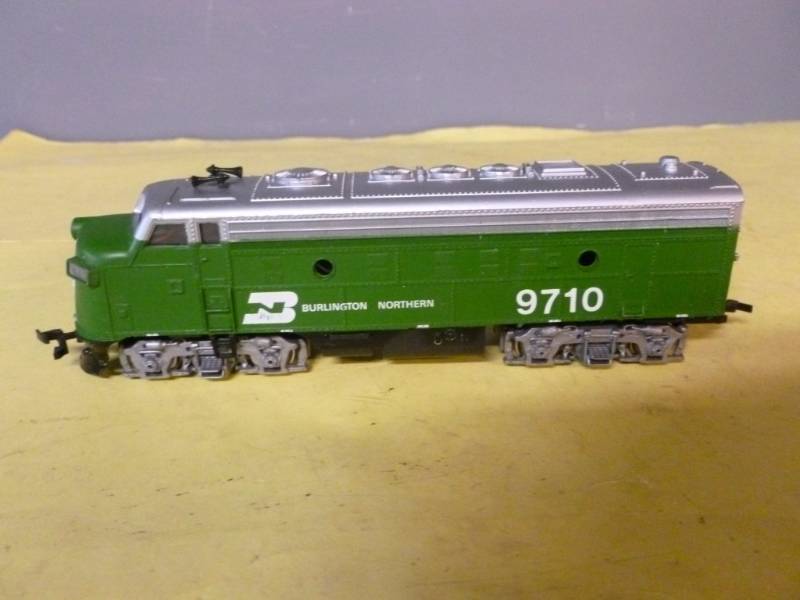 lot 197 image: HO Scale Locomotive