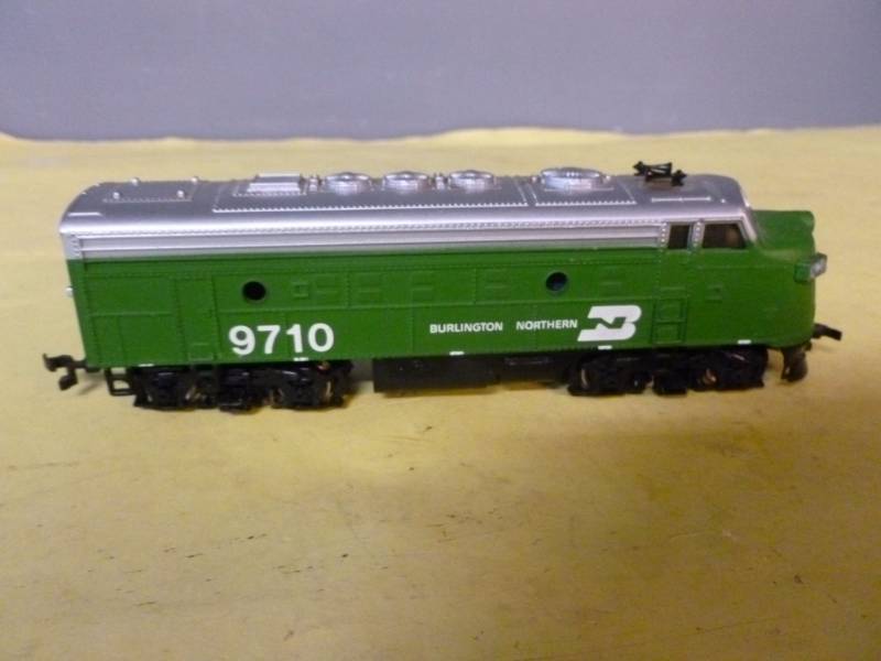 lot 198 image: HO Scale Locomotive