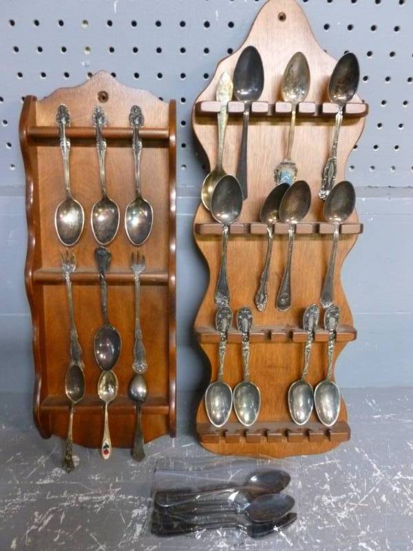 lot 208 image: Spoon Sets