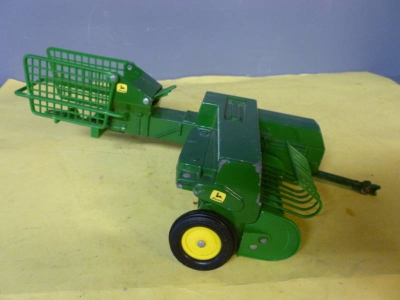 lot 212 image: Ertl