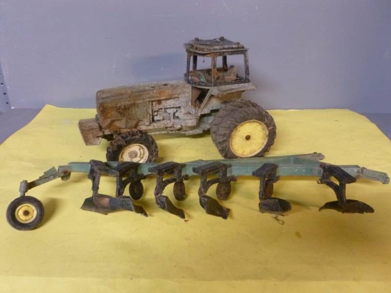 lot 214 image: Ertl Tractor
