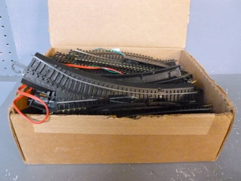 lot 238 image: HO Scale Train Set Items