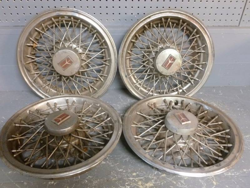 lot 246 image: Hub Caps