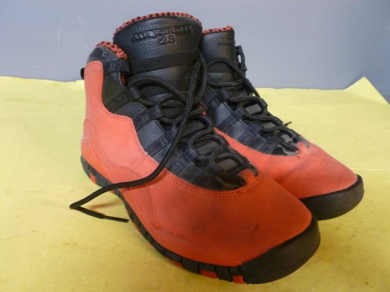 lot 250 image: Nike Air Jordan Shoes