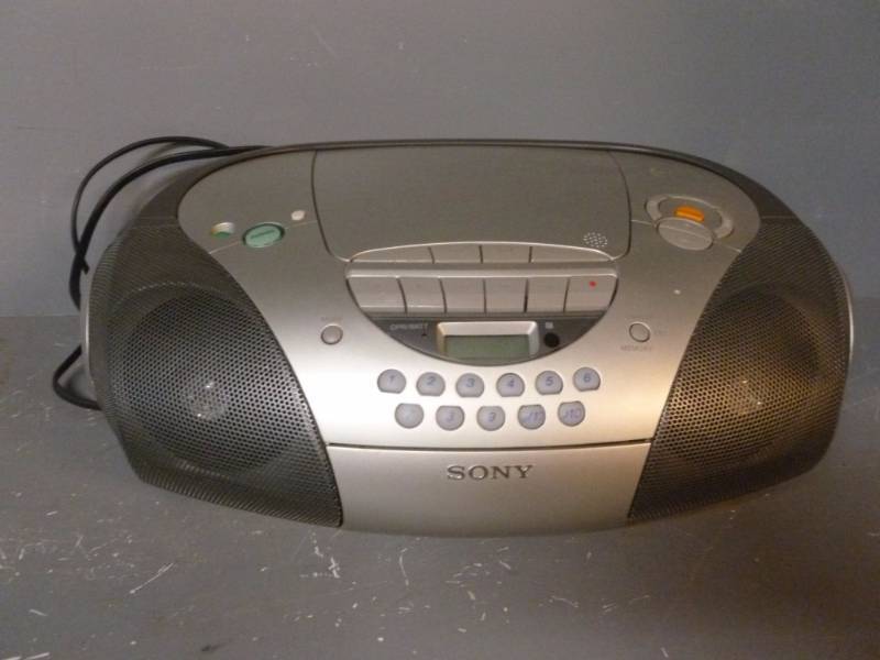 lot 280 image: Sony Radio