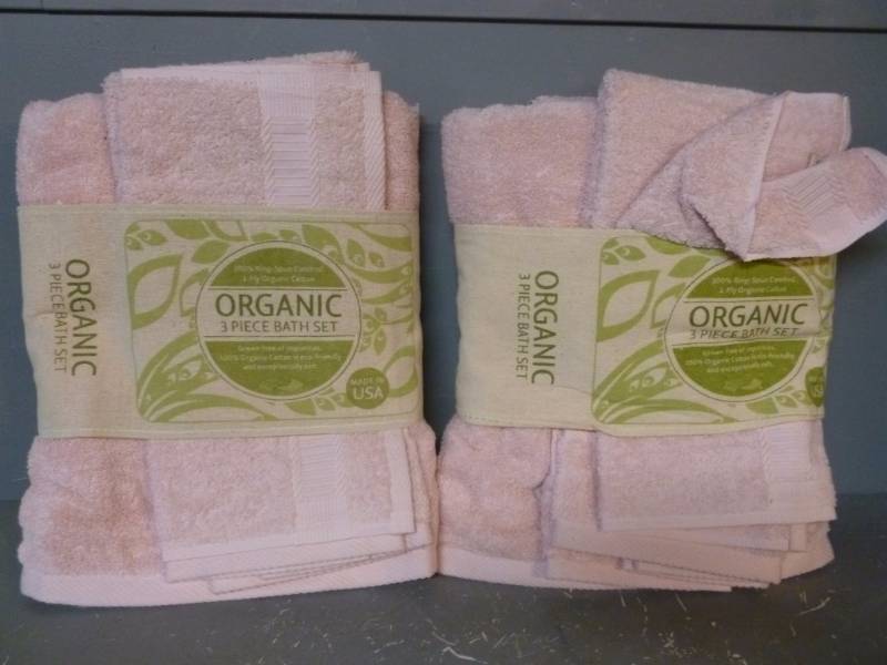 lot 288 image: New Towel Sets