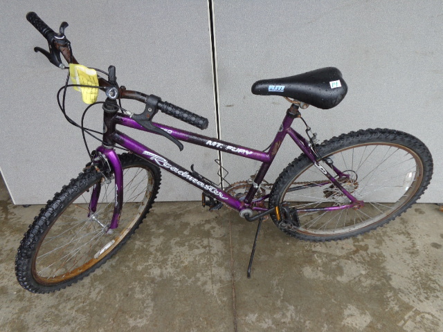 lot 14 image: Mountain Fury Roadmaster Bicycle
