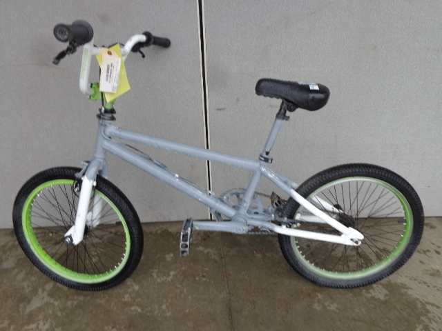 lot 8 image: BMX Style Bicycle