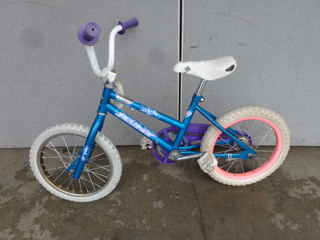 lot 11 image: Childs Huffy