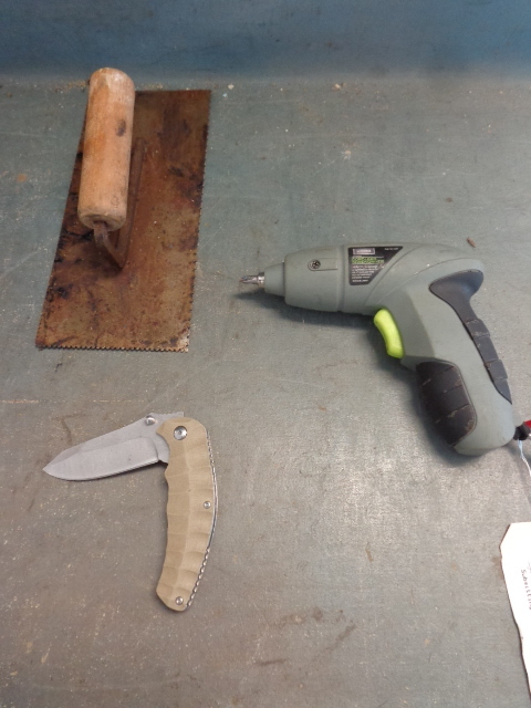 lot 6 image: Cordless Screwdriver and Knife