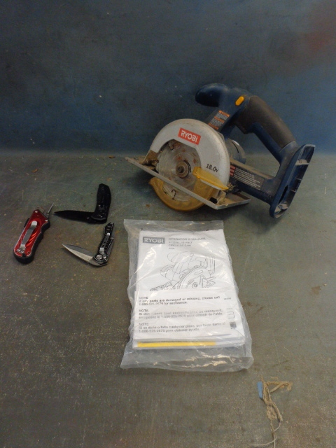 lot 22 image: Circular Saw and Pocket Knives