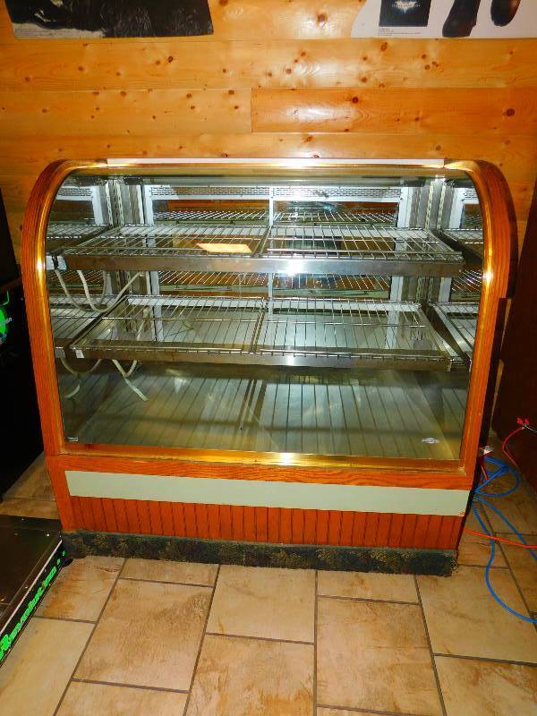 lot 154 image: COMMERCIAL CURVED GLASS DISPLAY