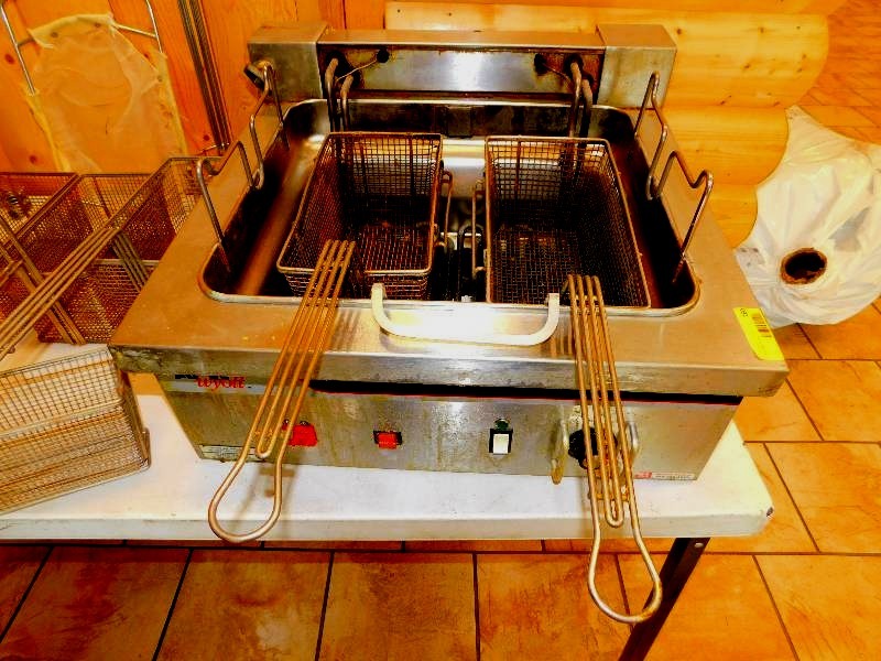 lot 160 image: APW WYOTT DEEP FRYER COOKER, ELECTRIC