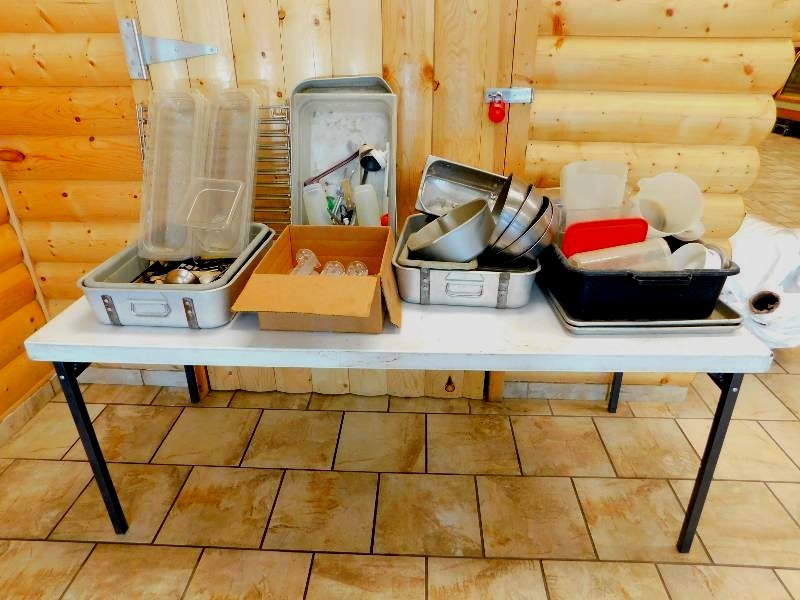 lot 162 image: VARIOUS KITCHEN ITEMS