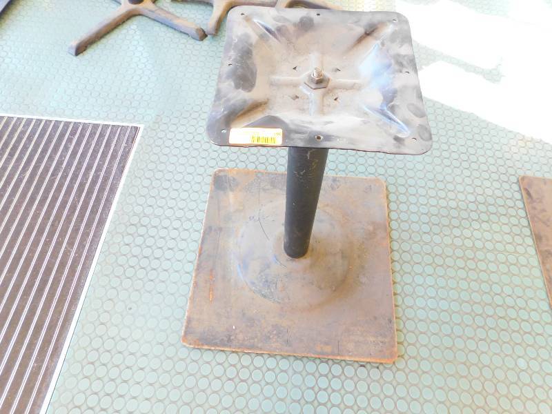 lot 190 image: TABLE BASE PEDESTAL
