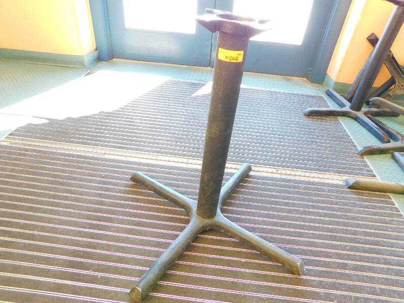 lot 195 image: TABLE BASE PEDESTAL