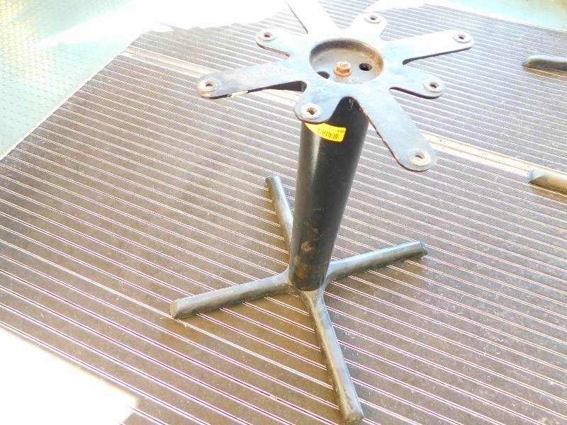 lot 196 image: TABLE BASE PEDESTAL