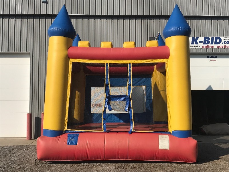lot 2 image: 15x15 Inflatable Bounce Castle
