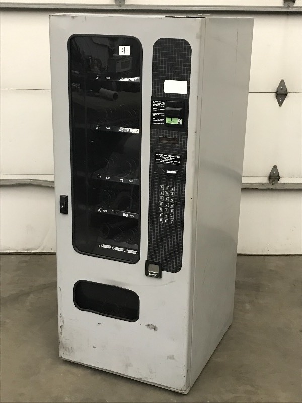 lot 4 image: FSI Snack Vending Machine
