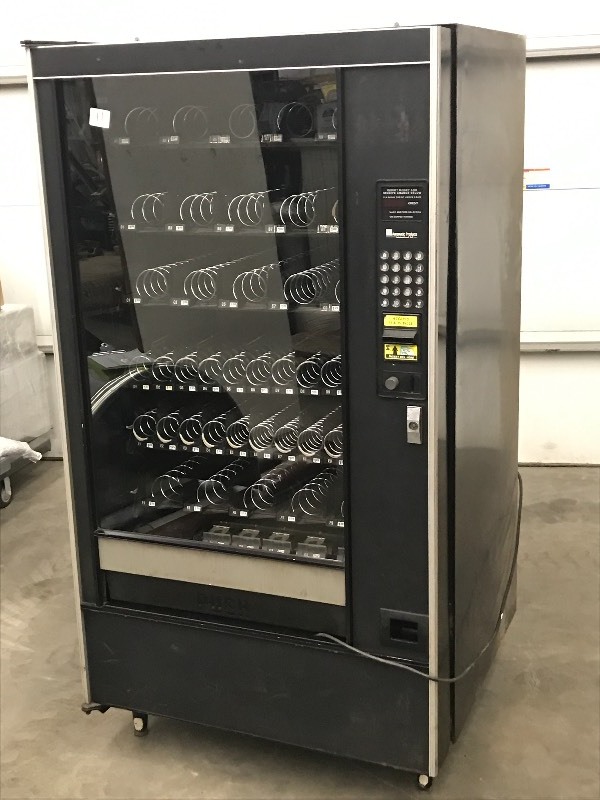 lot 11 image: Snackshop Vending Machine