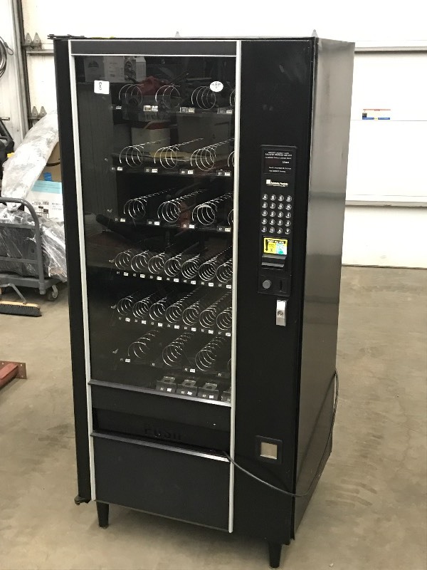 lot 8 image: Snackshop Vending Machine