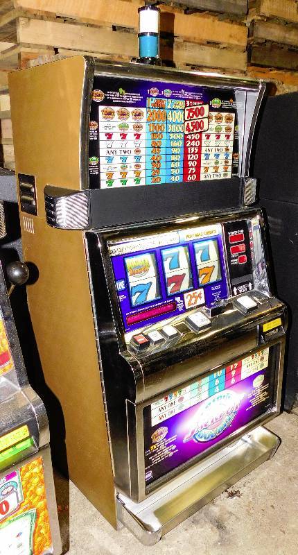lot 1005 image: IGT TRIPLE DOUBLE JACKPOT REEL SLOT MACHINE
