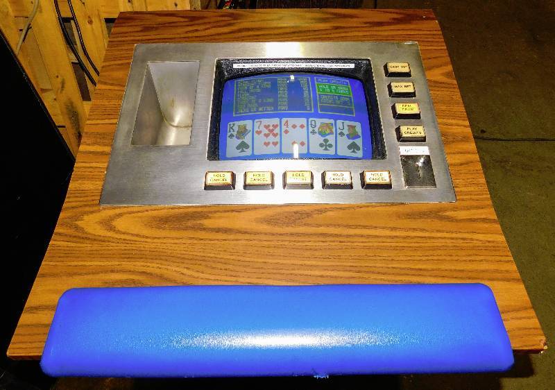 lot 1013 image: PM COIN POKER VIDEO SLOT MACHINE